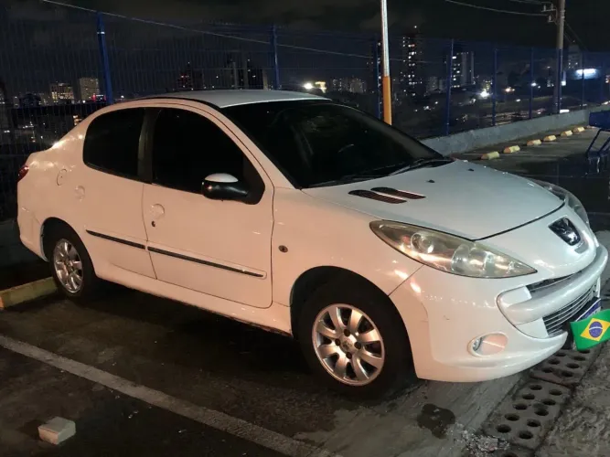 Peugeot 207 Sed. Passion XR Sport 1.4 Flex 8V 4P 2013