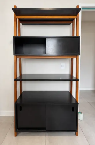 Estante Tok&Stok Arquitet com 3 portas de correr