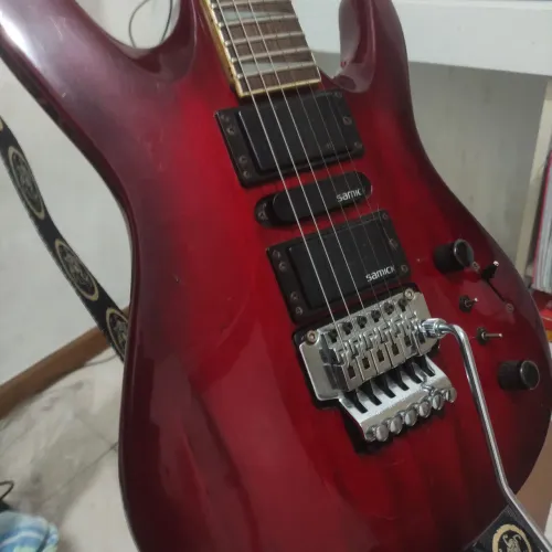 Vende-se guitarra samick