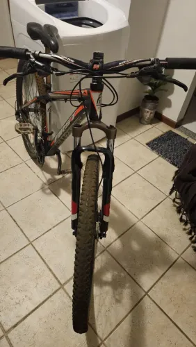 Bicicleta MTB First Aro 29 - 27 Marchas - Freio a Disco Shimano - Quadro Alumínio
