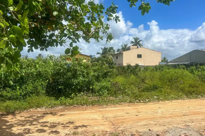 Terreno à venda em Tamandaré, de 325m² a 50m da praia