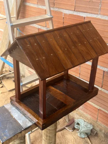 Casinha de alimentação de pássaro para jardim