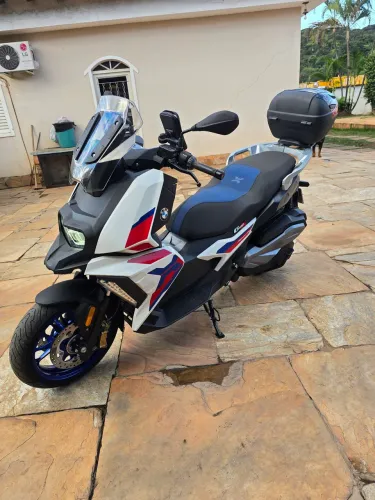 Bmw c400x sport com baú BMW