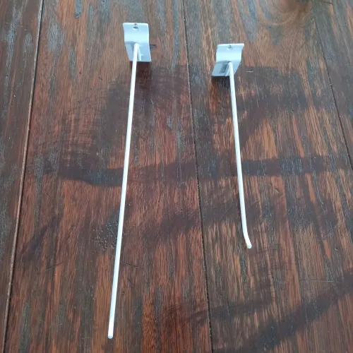 85 ganchos (44 de 30 cm e 41 de 20 cm)