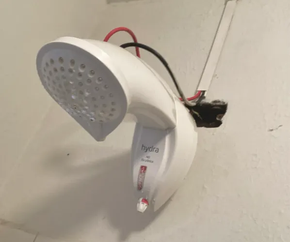 Chuveiro Hydra Eletrônica ND 220V Bivolt