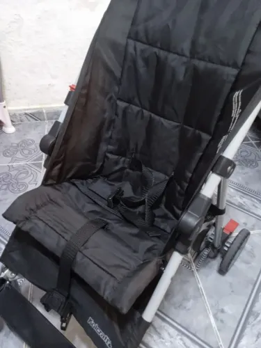 Carrinho de passeio para bebê - Usado