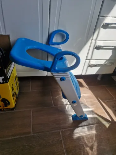 Assento infantil com escada para vaso sanitário