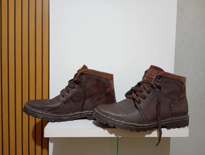 Vende-se botina masculino usada apenas 2vezes