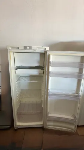 Geladeira 220v continental- completa muito conservada 