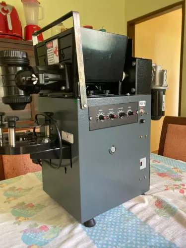 Máquina de Modelar Salgados e Doces 127V - NUNCA USADA (Estado de Nova)