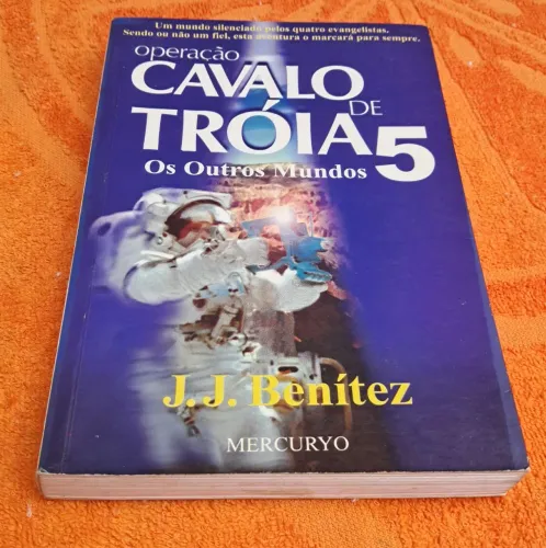 Livro "Operação Cavalo de Tróia 5 - Os Outros Mundos" de J.J Benitez.