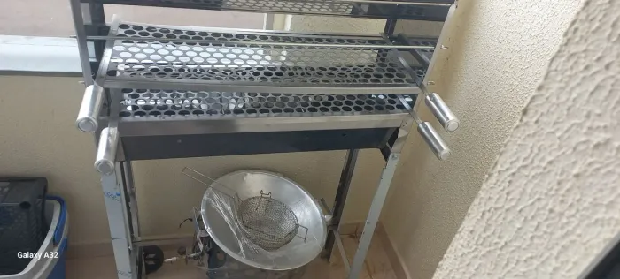 vendo churrasqueira de inox com coifa e acompanha 2 grelhas novo nunca usado