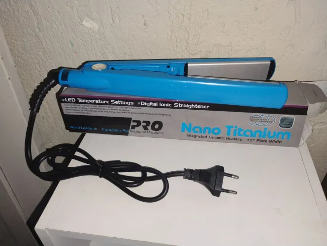 Prancha de Cabelo Nano Titanium Profissional com Controle de Temperatura