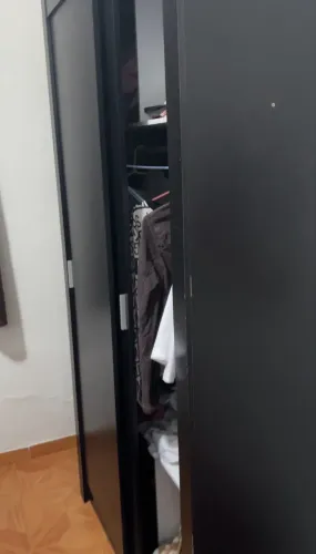 Vende-se guarda roupa de solteiro