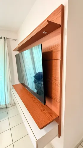 Painel rack TV sala moderno com gavetas