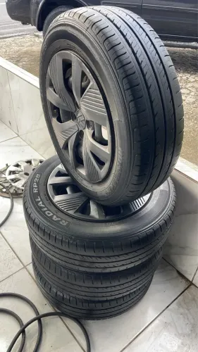 Jogo Volks aro 15 calota rodas e pneus Seminovos o R$1380 o jogo completo