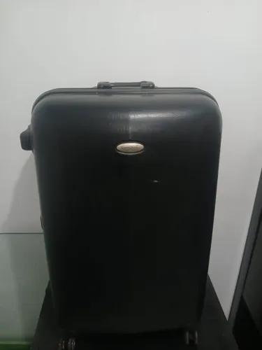 Mala de viagem Samsonite, original, semi rigida.
