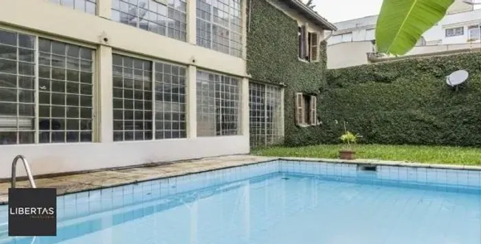 Casa sobrado no bairro Auxiliadora de 5 dormitórios e 4 vagas - PARA ALUGAR