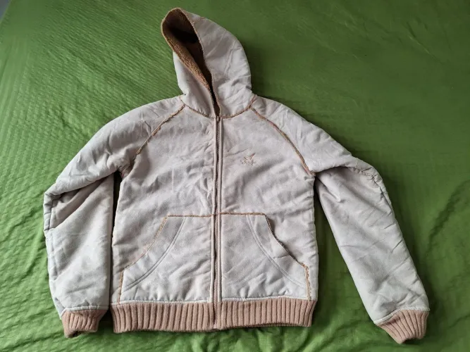 Jaqueta couro nobyck com lã, ziper, capuz, bolsos, cor bege/camurça, tamanho XL/M