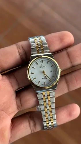 Relógio Casio Dourado e Prata - Novo