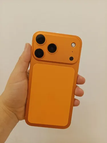 iPhone 11 com carcaça do iPhone 17