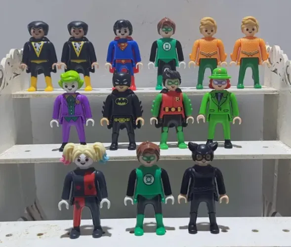 Bonecos DC Comics Playmobil Kinder Ovo - R$ 29 cada - Consulte Disponibilidade