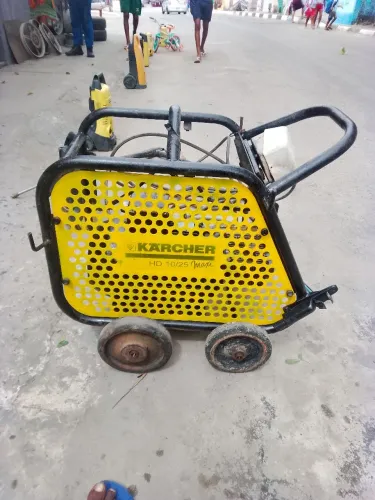 Lavadora de alta pressão industrial lá Karcher