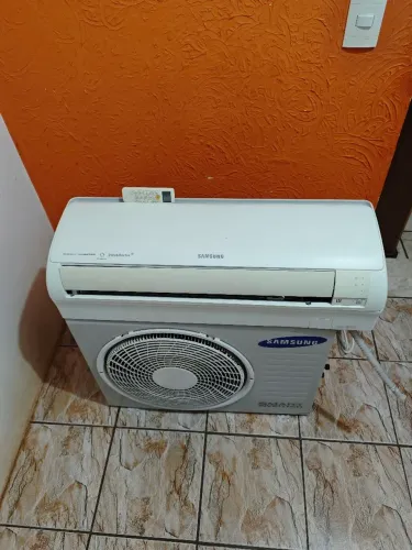 Ar Condicionado 12000 BTUs Inverter 220v (Instalação a Combinar)