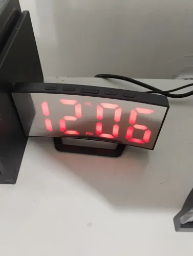 Relógio de Mesa Digital Alarme 3 níveis de luminosidade