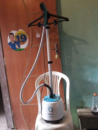 Ferro a vapor muito bom e funcionando perfeitamente