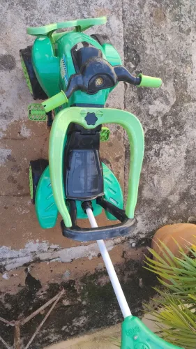 Carrinho de passeio e pedal