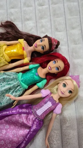 Lote bonecas princesas Disney bela fera pequena sereia rapunzel ariel