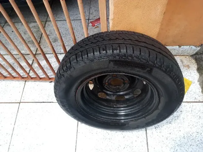 pneus pirelli 175 70 13 original +roda GM
