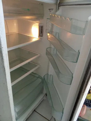 Geladeira com defeito