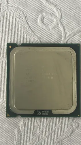 Processador Pentium 4 + duas memórias de 512 giga totalizando 1 terá