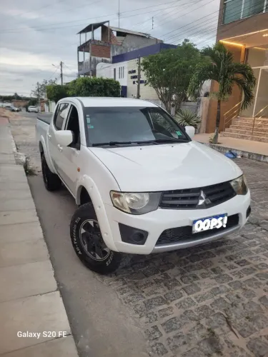 Mitsubishi L200 Triton GL 3.2 CD TB Int. Dies. Mec. 2016