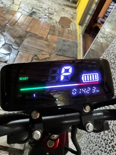 SCOOTER ELÉTRICA X11 - 1.000W | IMPECÁVEL | POUQUÍSSIMO USO | 2 CAPACETES