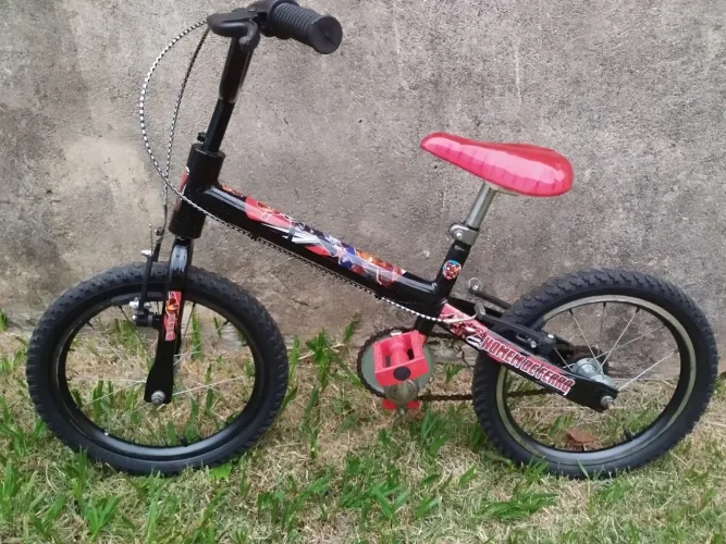 Bicicleta Infantil Aro 16 - Homem de Ferro, Capitão América e Hulk | Seminova e Revisada