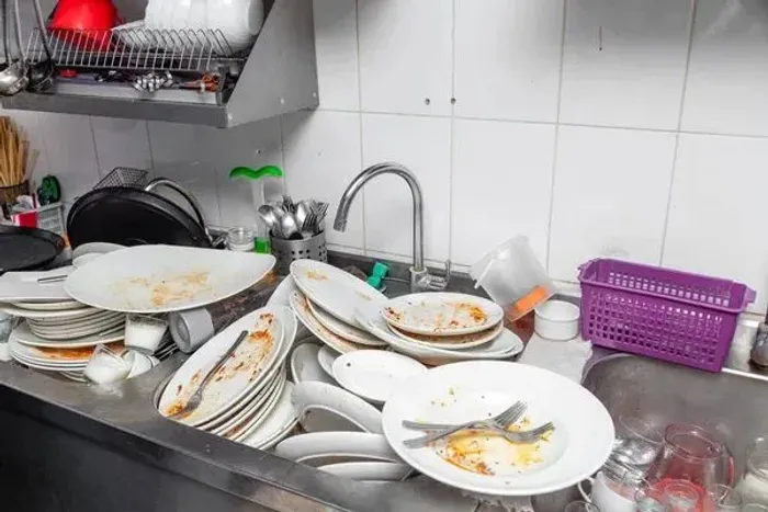 Me ofereço pra lavar pratos e panelas e serviço geral em restaurante