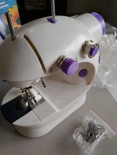 Vendo Mini máquina de costura elétrica