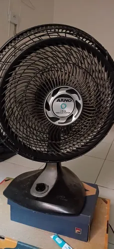 Vendo um ventilador Arno ulta Silence Force 40cm. 