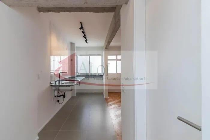 Reformado por Arquiteta esse generoso quarto e sala de 48m² Úteis tirado da escritura é um