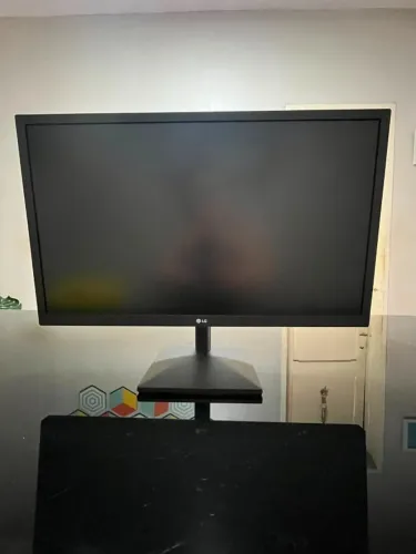 Monitor LG 24" IPS Full HD 75Hz HDMI - Excelente Estado