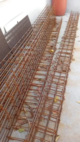 Ferragem armada com 6 vergalhões de 10mm e 4 metros.5 cintas vergalhão 10mm. Total 11 unid