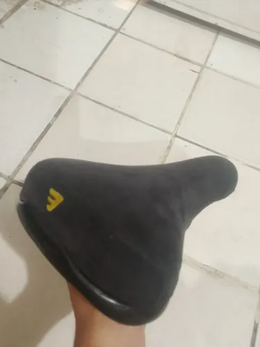 Banco la máfia pouco usado só vendo mas negócio o valor ?
