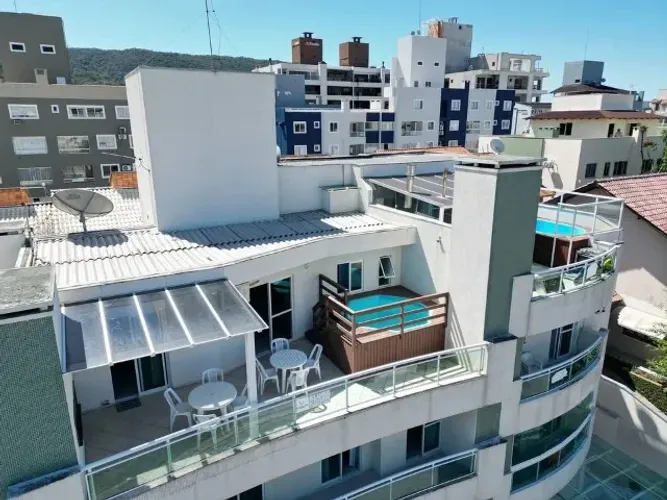 COBERTURA DUPLEX MOBILIADA COM PISCINA PRIVATIVA EM BOMBINHAS/SC - 4 QUARTOS E 3 BANHEIROS