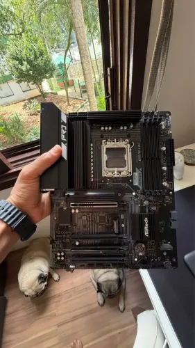 Vendo ou troco Kit placa mãe asrock X870 pro a Wi-Fi, ryzen 7 7800X3D
