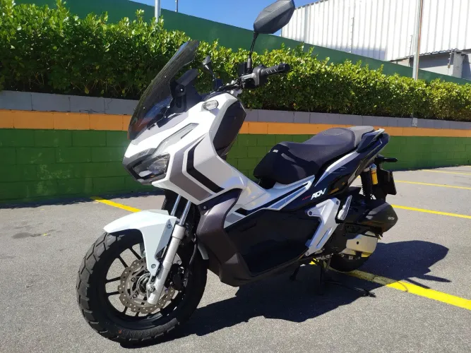 Honda Adv 150 c/ 22.000 km
