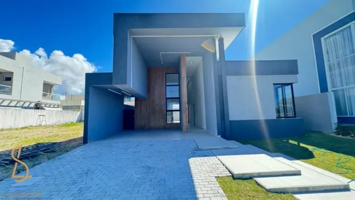 Maravilhosa Casa em Alphaville com 3 Quartos, Piscina, Cascata e Acabamento de Primeira