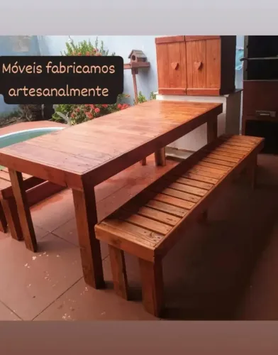 Mesa de madeira maciça , medidas 1,50x0,80x0,75 CxLxA
